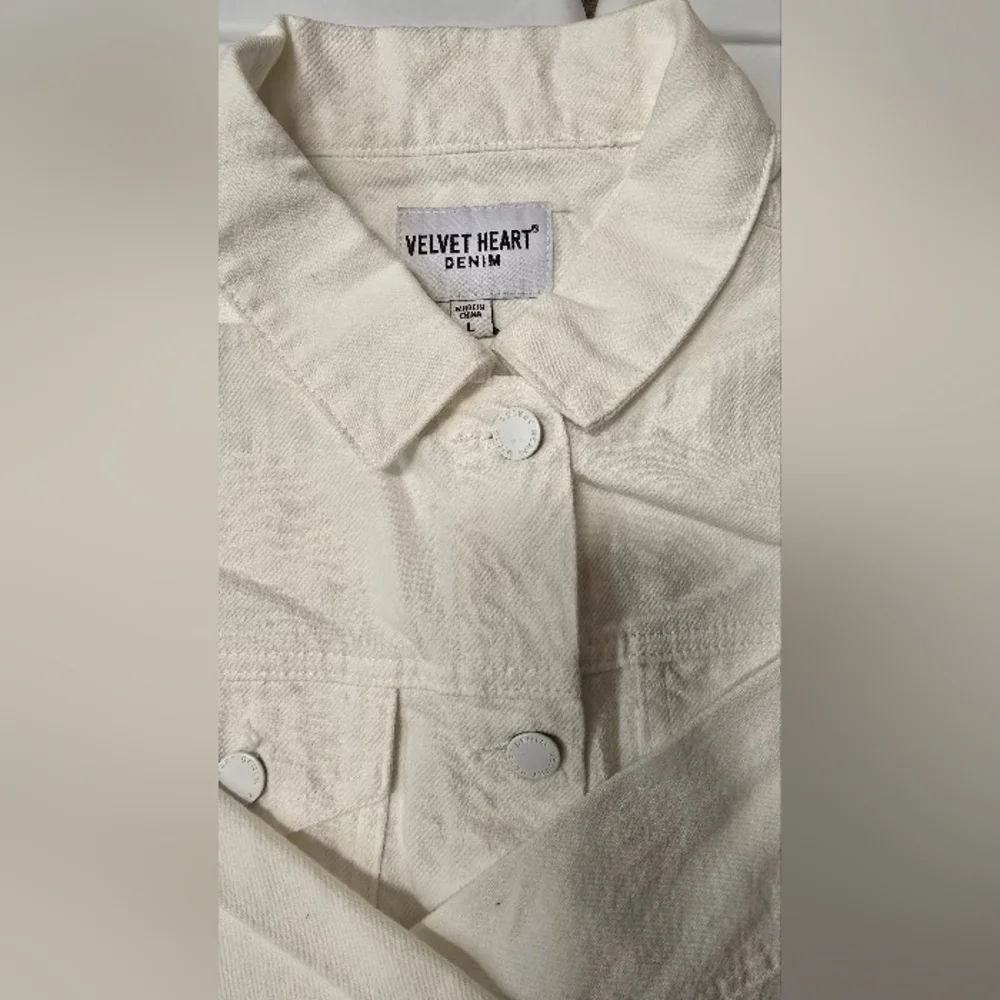 Velvet Heart White Cropped Jean Jacket Size L-NWT - Picture 15 of 16